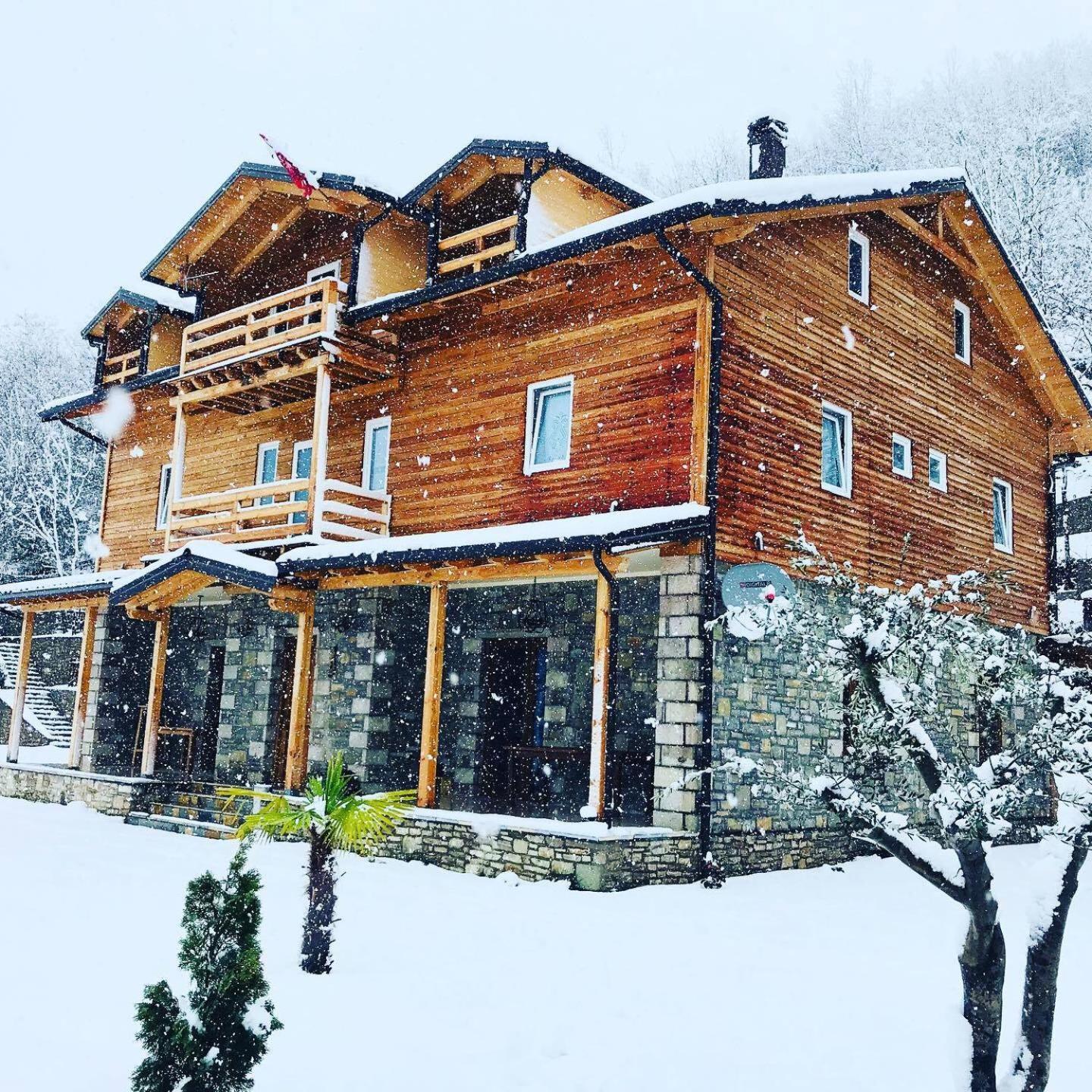 Bujtina Dini Otel Rubik Dış mekan fotoğraf